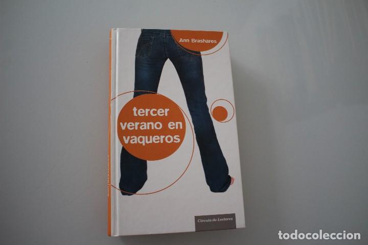 Libros de segunda mano: TERCER VERANO EN VAQUEROS ANN BRASHARES - Foto 1