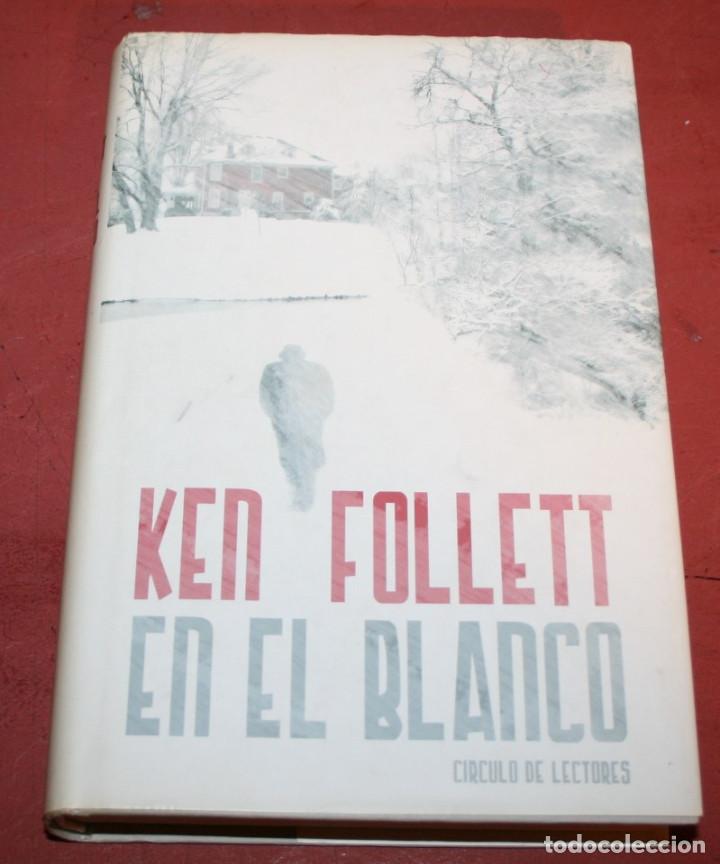 Libros de segunda mano: KEN FOLLET - EN EL BLANCO - C&Iacute;RCULO DE LECTORES - 2005 - Foto 1