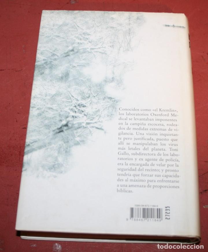 Libros de segunda mano: KEN FOLLET - EN EL BLANCO - C&Iacute;RCULO DE LECTORES - 2005 - Foto 3