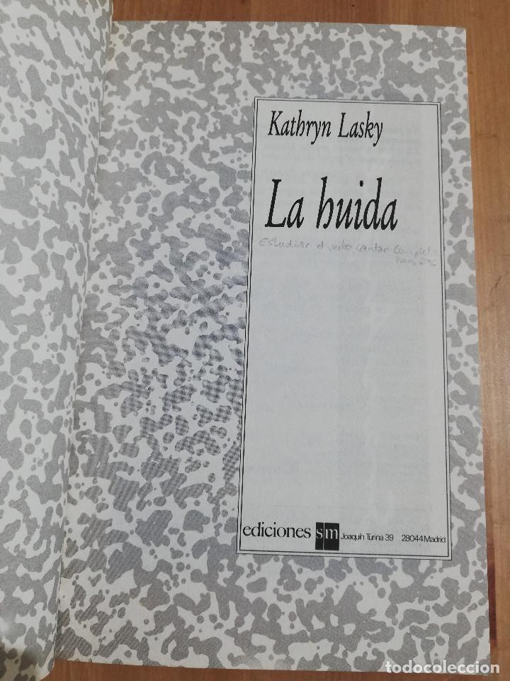 Libros de segunda mano: LA HUIDA (KATHRYN LASKY) - Foto 2