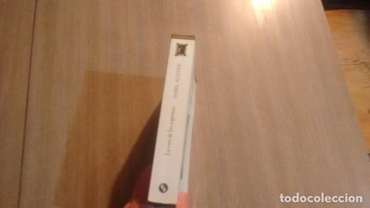 Libros de segunda mano: LA CASA DE LOS ESPIRITUS - ISABEL ALLENDE - - Foto 2