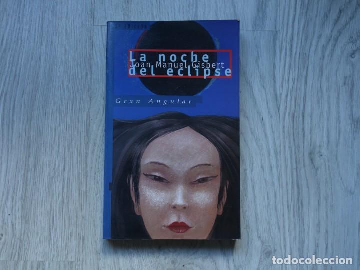 Libros de segunda mano: La noche del eclipse - Joan Manuel Gisbert - Foto 1