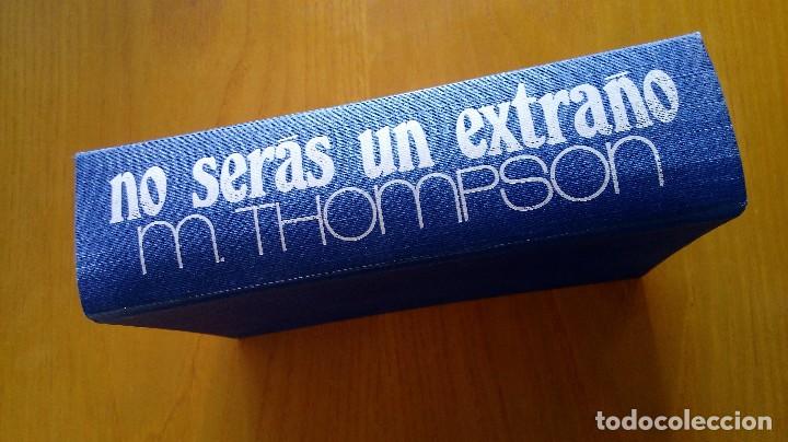 Libros de segunda mano: No ser&aacute;s un extra&ntilde;o - M. Thomson. - Foto 1