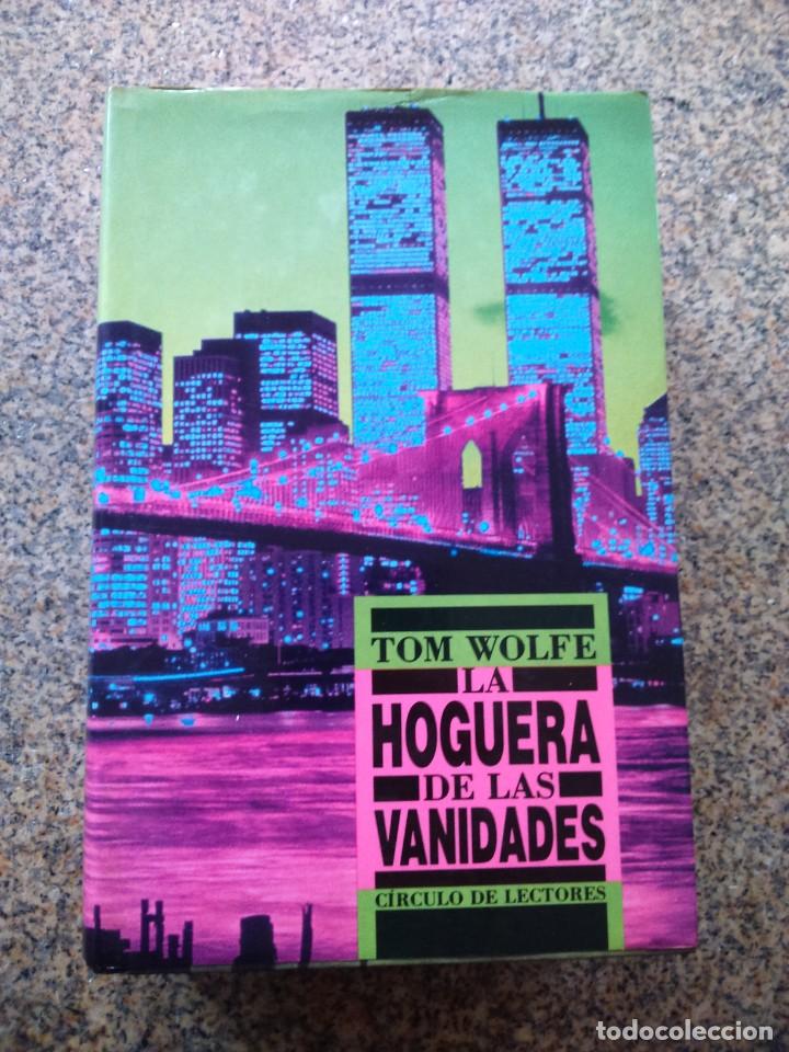 Libros de segunda mano: LA HOGUERA DE LAS VANIDADES -- - Foto 1