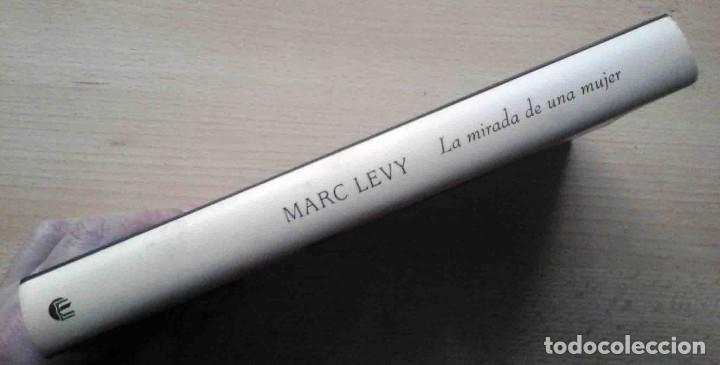 Libros de segunda mano: La mirada de una mujer (Marc Levy) Ediciones B, 2002 - Foto 5