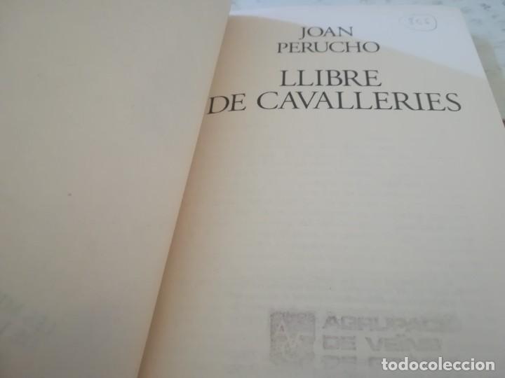 Libros de segunda mano: Llibre de cavalleries - Joan Perucho - en catal&agrave; - Foto 5
