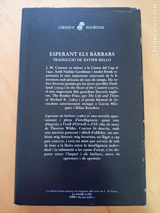 Libros de segunda mano: J. M. COETZEE ESPERANT ELS B&Agrave;RBARS - Foto 2