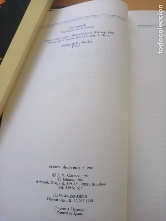 Libros de segunda mano: J. M. COETZEE ESPERANT ELS B&Agrave;RBARS - Foto 5