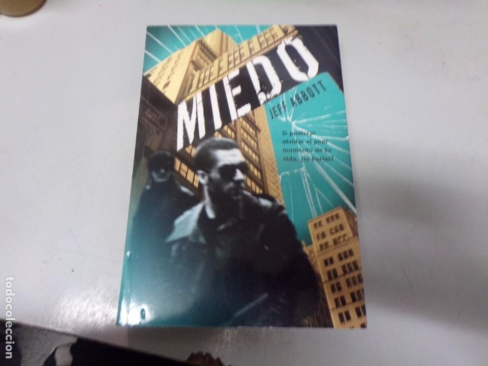 Libros de segunda mano: ESTAMOS LIQUIDANDO. miedo - Jeff Abbott - - Foto 1