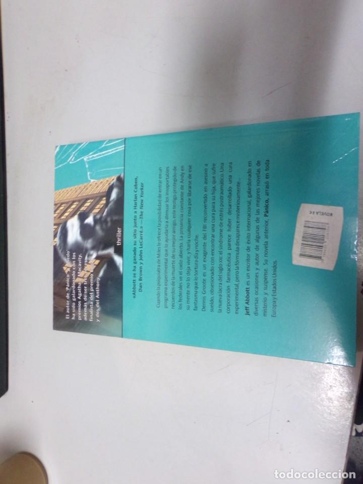 Libros de segunda mano: ESTAMOS LIQUIDANDO. miedo - Jeff Abbott - - Foto 3
