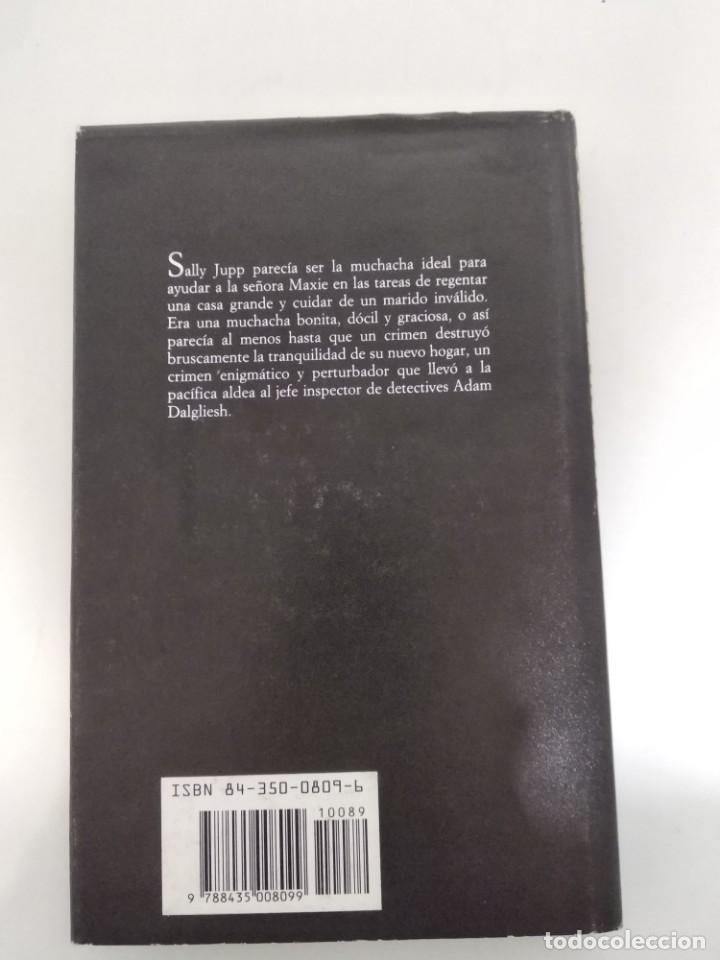 Libros de segunda mano: Cubridle el rostro- P.D James.- Ed. Edhasa - Foto 2