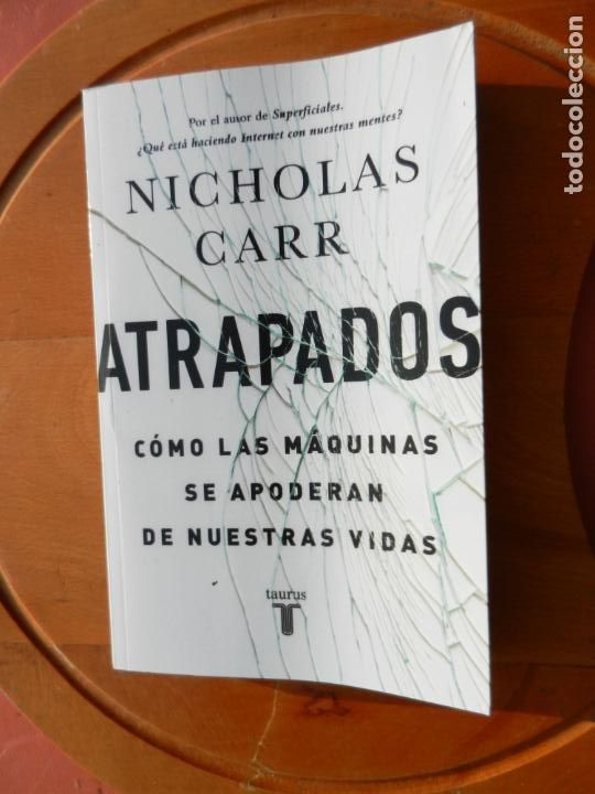 Libros de segunda mano: ATRAPADOS C&Oacute;MO LAS M&Aacute;QUINAS SE APODERAN DE NUESTRAS VIDAS - NICHOLAS CARR - TAURUS 2014. - Foto 1