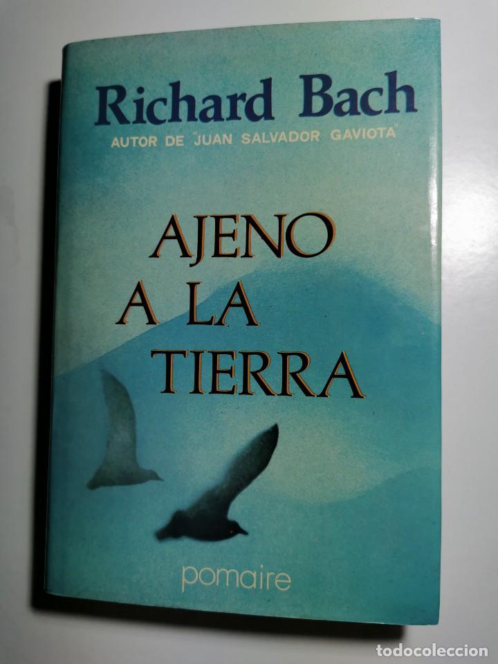 Libros de segunda mano: AJENO A LA TIERRA (RICHAR BACH) - Foto 1