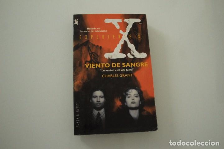 Libros de segunda mano: EXPEDIENTE X VIENTO DE SANGRE - Foto 1