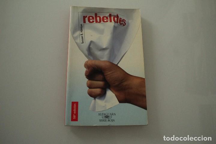 Libros de segunda mano: REBELDES SUSAN E HINTON - Foto 1
