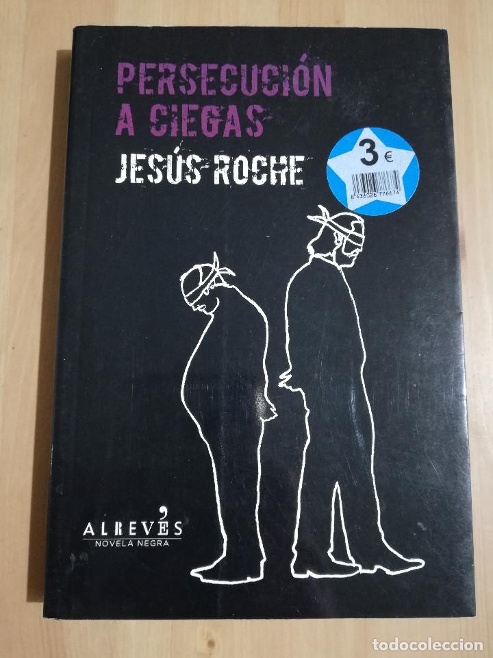 Libros de segunda mano: PERSECUCI&Oacute;N A CIEGAS (JES&Uacute;S ROCHE) - Foto 1
