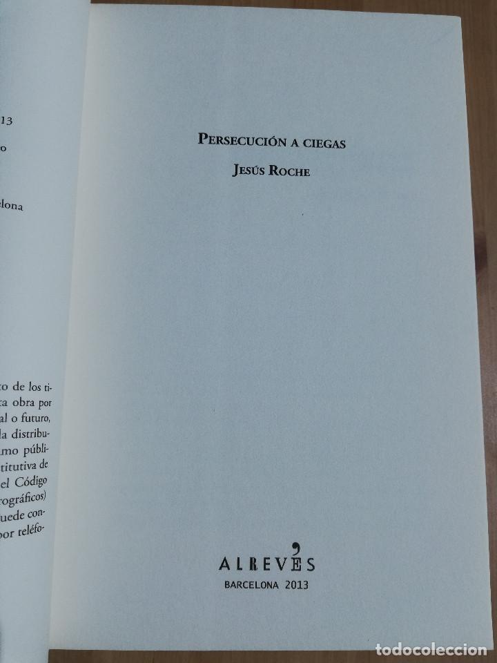 Libros de segunda mano: PERSECUCI&Oacute;N A CIEGAS (JES&Uacute;S ROCHE) - Foto 2