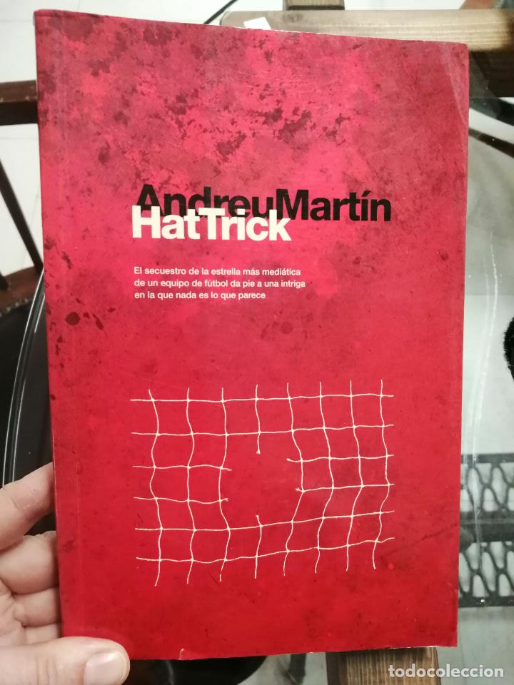 Libros de segunda mano: Hattrick. Andreu Mart&iacute;n. - Foto 1