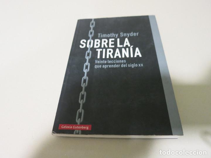 Libros de segunda mano: LIBRO Sobre la tiran&iacute;a. - Snyder, Timothy. - Foto 1