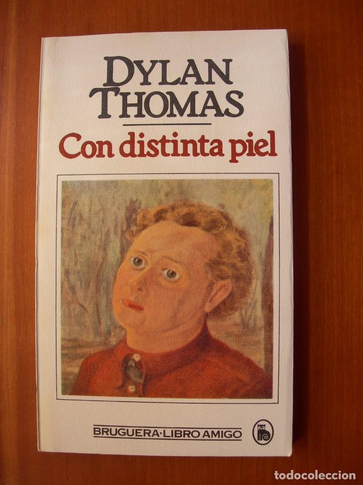 Libros de segunda mano: CON DISTINTA PIEL / DYLAN THOMAS - Foto 1