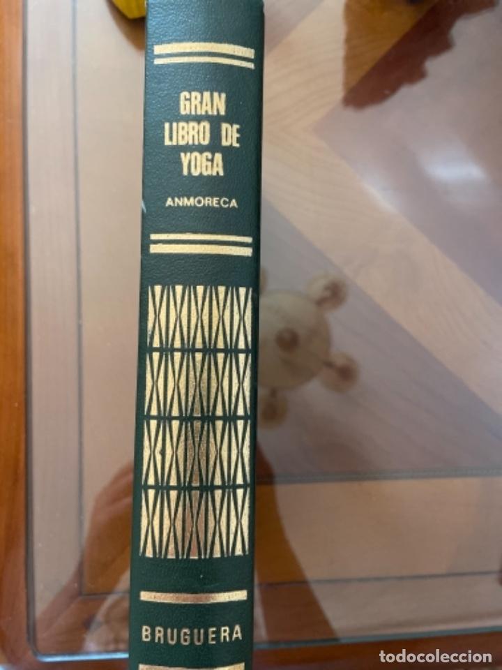 Libros de segunda mano: Gran libro de yoga anmoreca