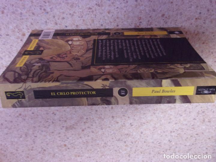 Libros de segunda mano: EL CIELO PROTECTOR - TAPA BLANDA. - Foto 2