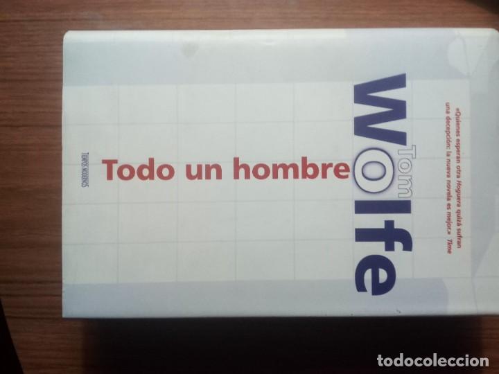 Libros de segunda mano: Todo un hombre - Tom Wolfe - Foto 1