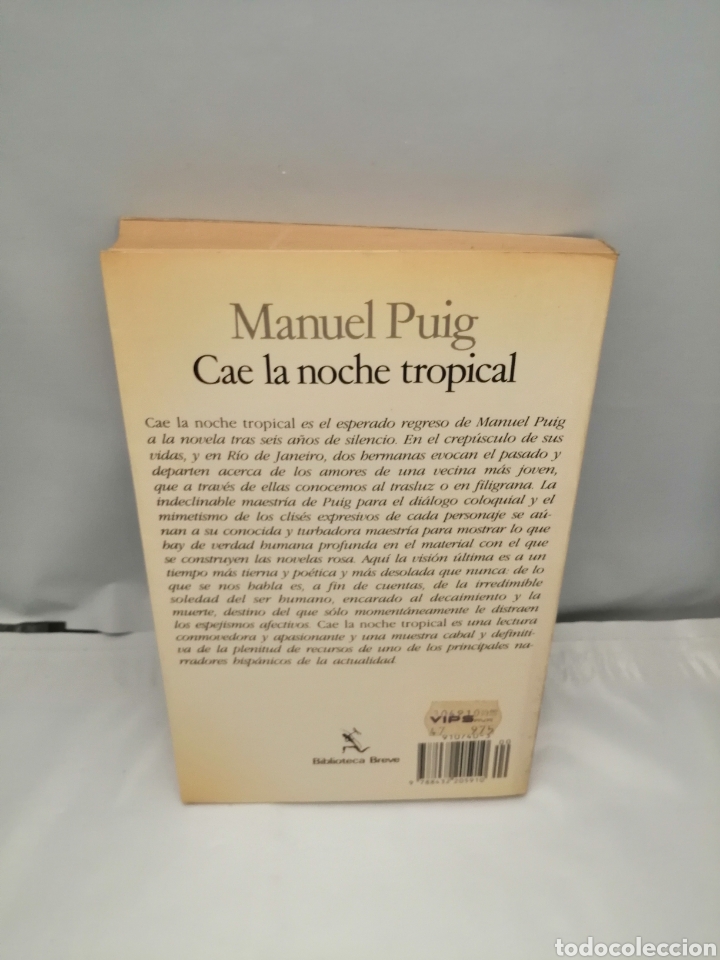 Libros de segunda mano: CAE LA NOCHE TROPICAL (PRIMERA EDICI&Oacute;N) - Foto 2
