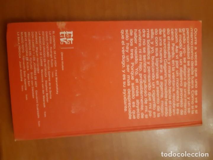 Libros de segunda mano: Libro El ayudante del verdugo - Foto 2