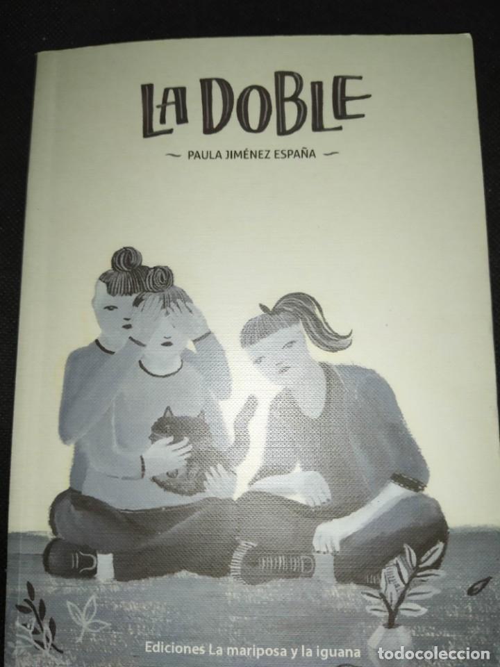 Libros de segunda mano: La doble. Paula Jim&eacute;nez Espa&ntilde;a - Foto 1