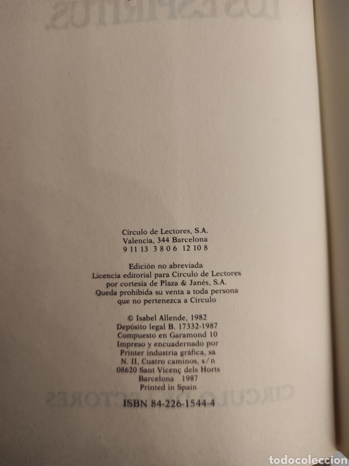 Libros de segunda mano: La casa de los esp&iacute;ritus. Isabel Allende - Foto 3