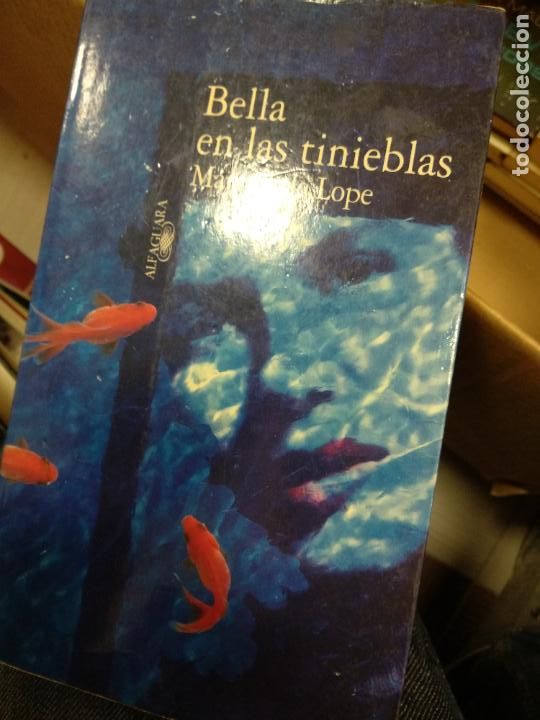 Libros de segunda mano: BELLA EN LAS TINIEBLAS - Lope, Manuel de - Foto 1