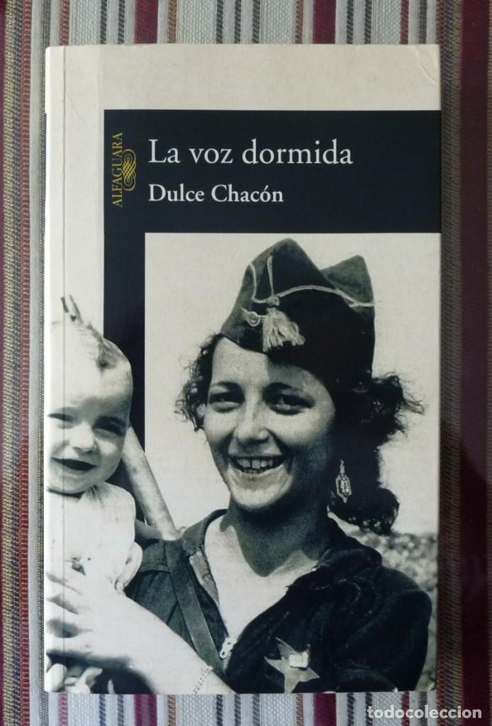 Libros de segunda mano: LA VOZ DORMIDA / DULCE CHACON / 10&ordm; EDICION / 2003 - Foto 1