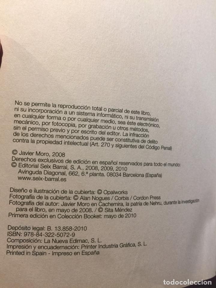 Libros de segunda mano: El sari rojo - Javier Moro - Foto 2