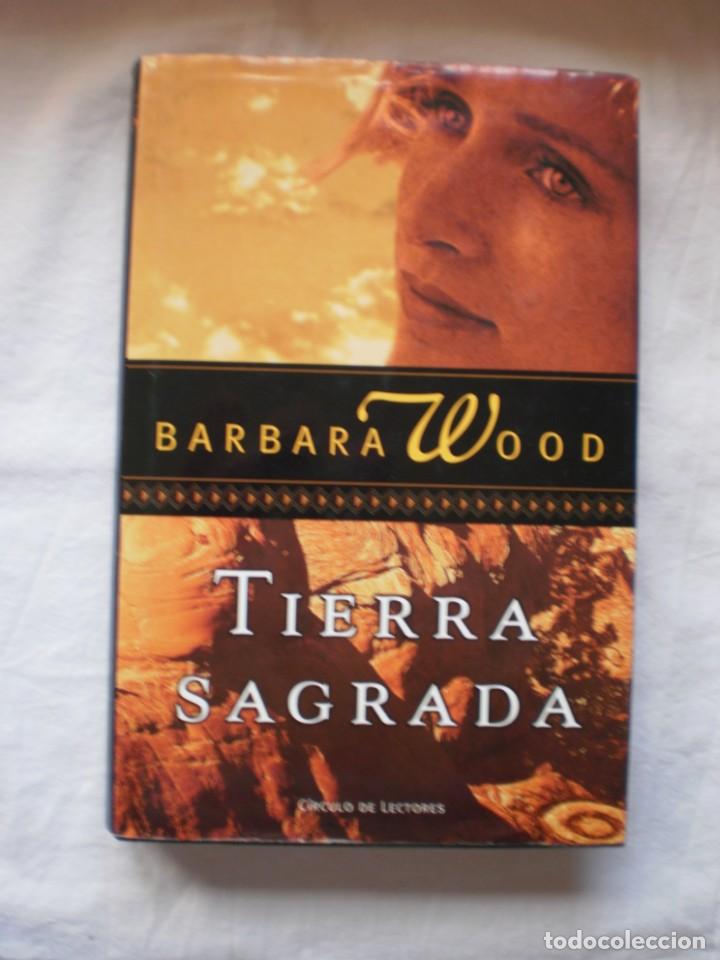 Libros de segunda mano: TIERRA SAGRADA - Foto 1