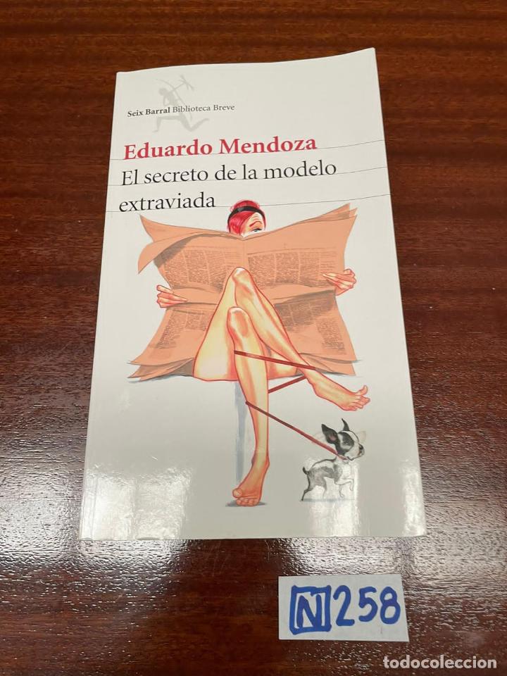 Libros de segunda mano: El secreto de la modelo extraviada - Foto 1