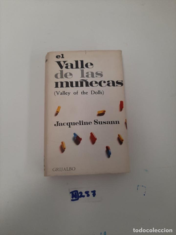 Libros de segunda mano: El Valle De Las Mu&ntilde;ecas - Foto 1