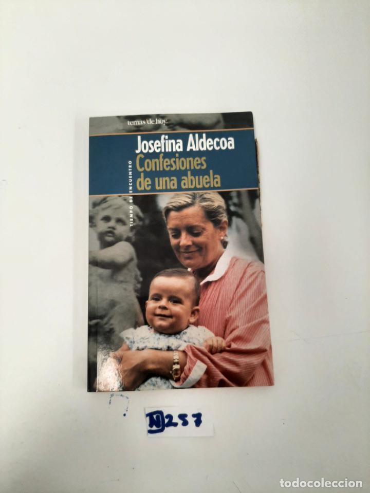 Libros de segunda mano: Confesiones de una abuela - Foto 1