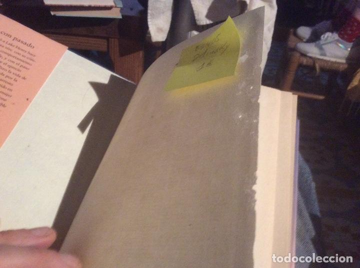 Libros de segunda mano: UNA MUJER CON PASADO. BARBARA DELINSKY - Foto 2