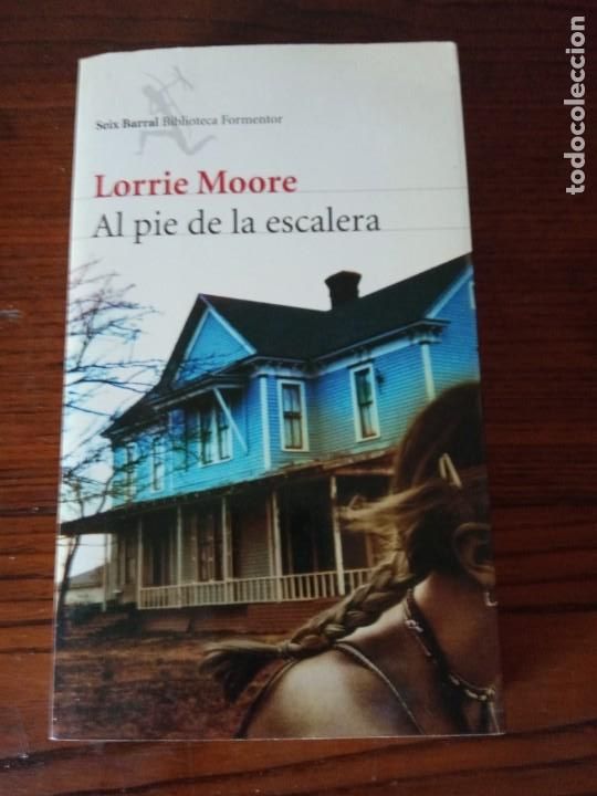 Libros de segunda mano: AL PIE DE LA ESCALERA .- LORRIE MOORE . - Foto 1