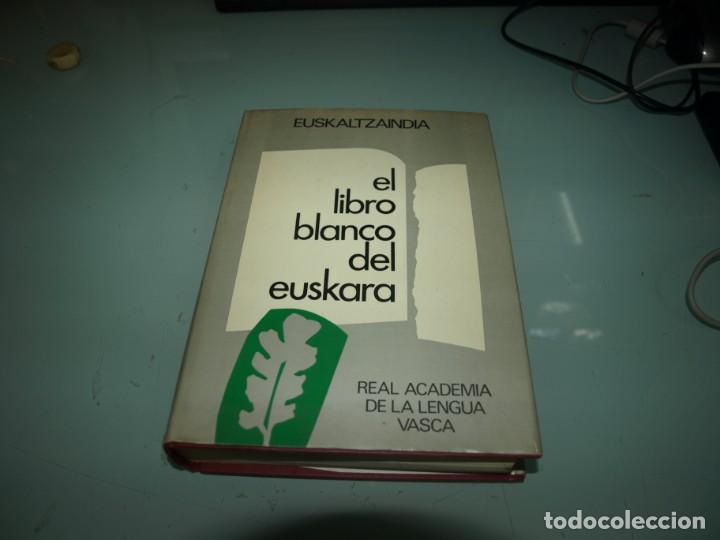 Second hand books: El libro blanco del euskera, Euskaltzendia