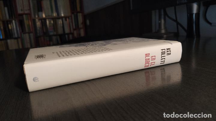 Libros de segunda mano: EN EL BLANCO . KEN FOLLETT . - Foto 4