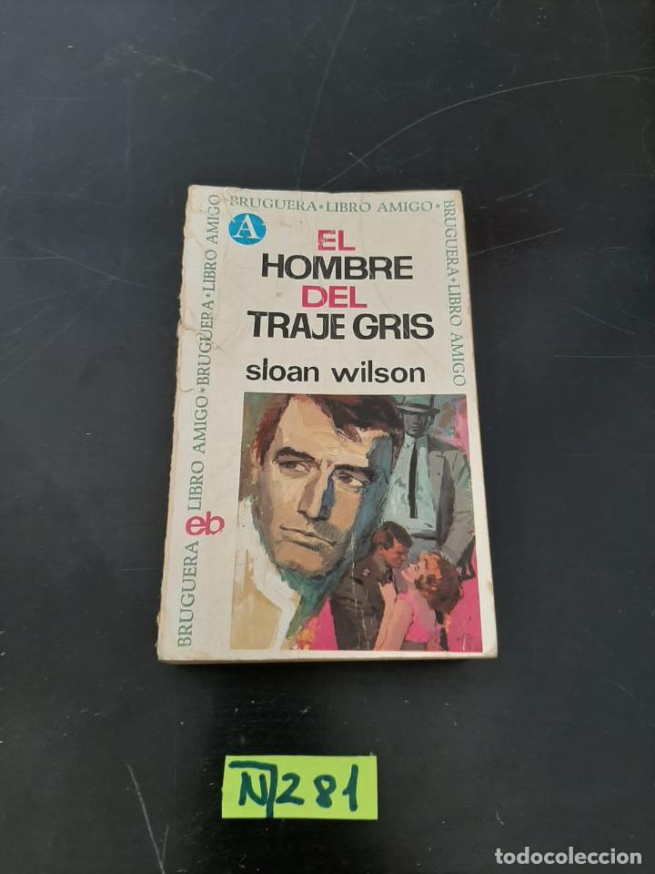 Libros de segunda mano: El hombre del traje gris - Foto 1