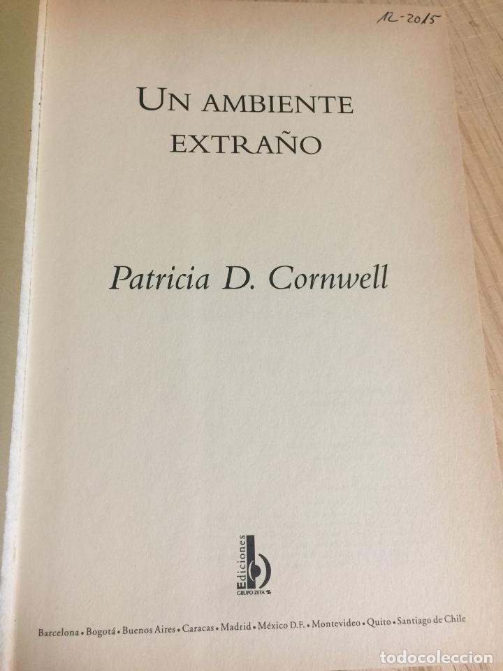 Libros de segunda mano: Un ambiente extra&ntilde;o - Patricia D. Cornwell - Foto 5