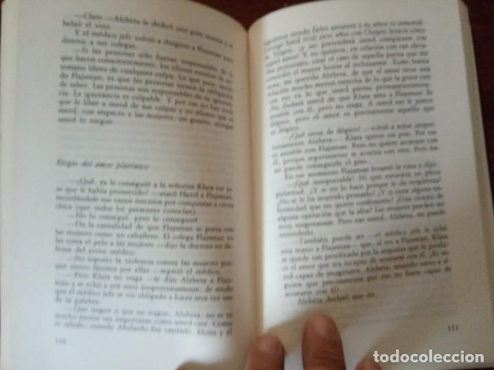 Libros de segunda mano: EL LIBRO DE LOS AMORES RIDICULOS. - MILAN KUNDERA. - Foto 3