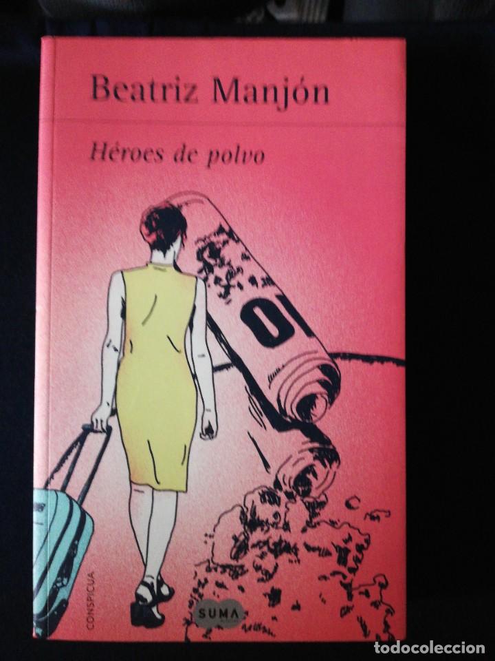 Libros de segunda mano: H&eacute;roes de polvo. Beatriz Manj&oacute;n. 2012 - Foto 1