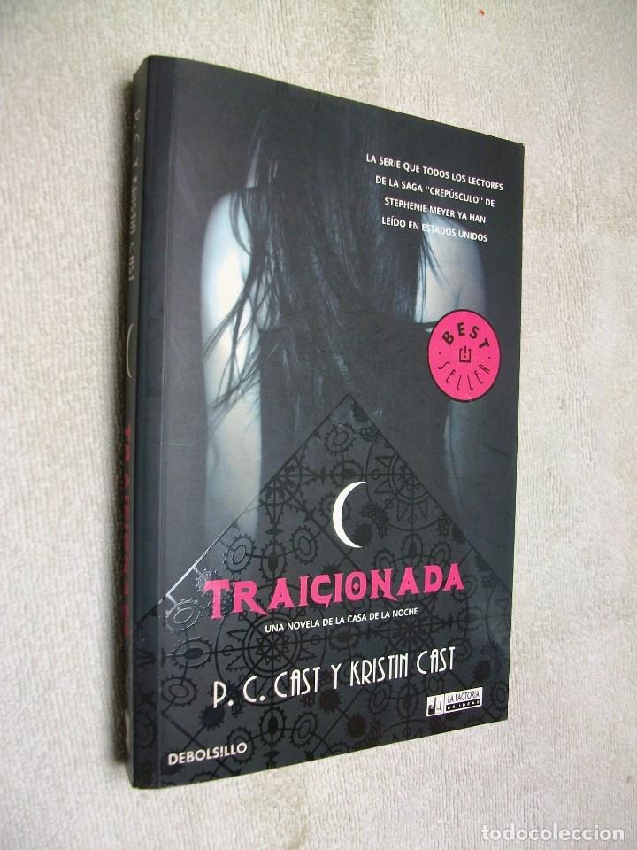 Libros de segunda mano: Traicionada (DeBolsillo)de P.C Cast - Foto 1