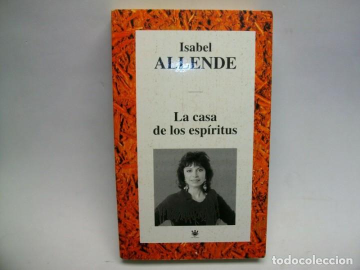 Libros de segunda mano: LA CASA DE LOS ESP&Iacute;RITUS de ISABEL ALLENDE - Foto 1