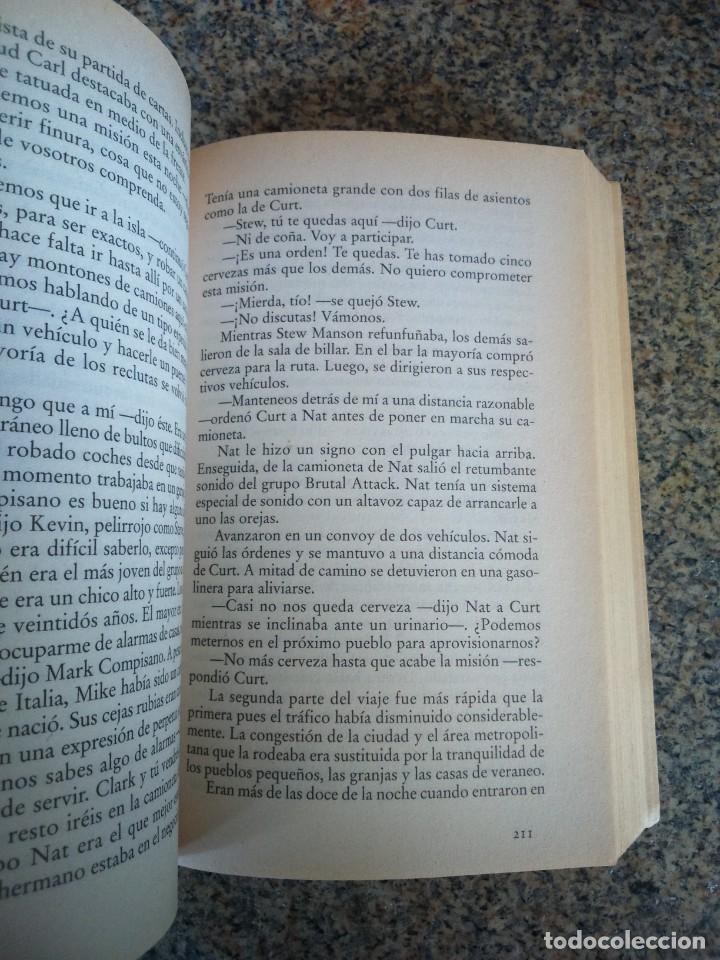 Libros de segunda mano: VECTOR -- ROBIN COOK -- DEBOLSILLO 2001 -- - Foto 2