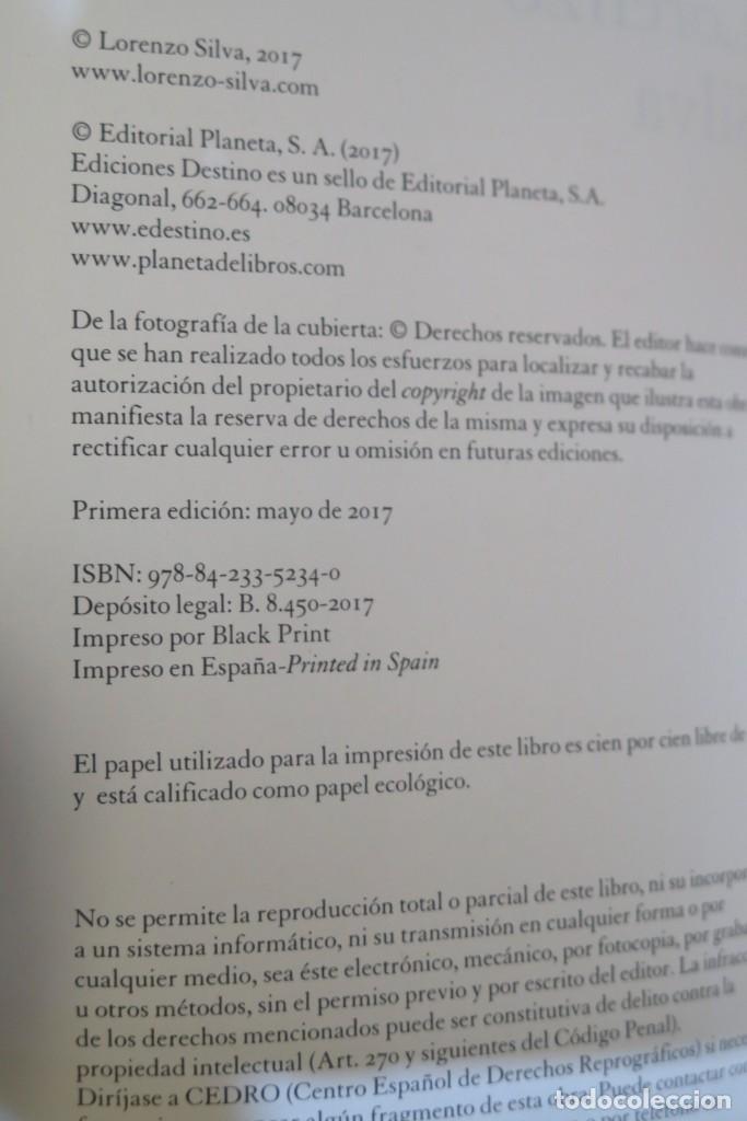 Libros de segunda mano: 2017.- RECORDARAN TU NOMBRE. LORENZO SILVA - Foto 2